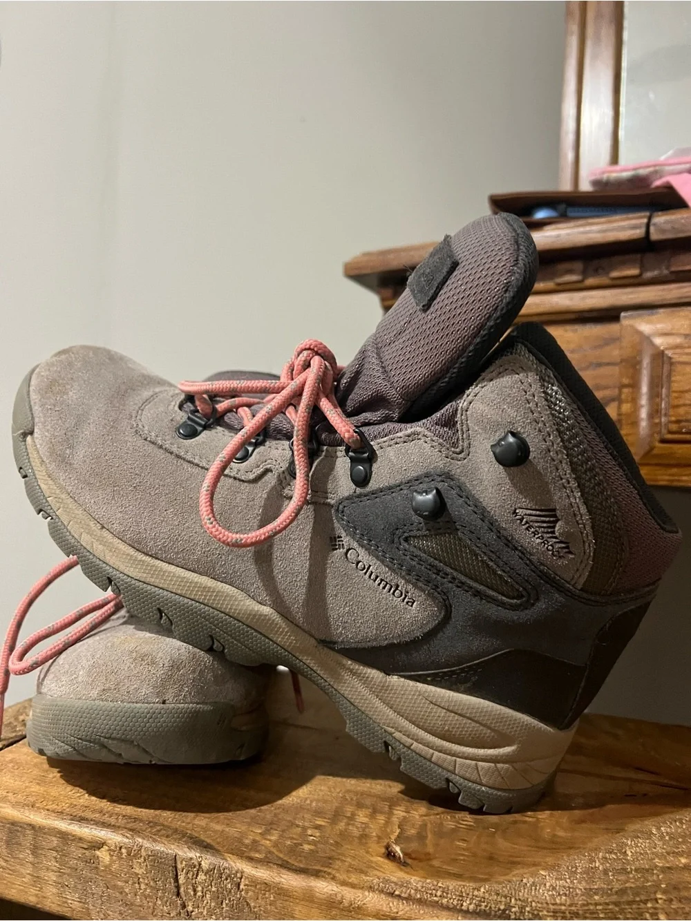Columbia Gray Suede Hiking Boots with Pink Laces